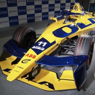 東京都庁に展示されたフォーミュラEマシン