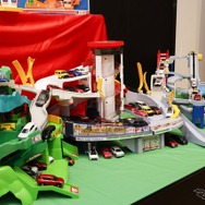 定番ブランドの最新商品：タカラトミー「グランドモールトミカビル（トミカ55周年記念特別仕様）」
