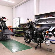 ヤマハ発動機 豊岡技術センターでレストアされる車両