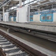 新宿線下り線（奥が所沢方面）