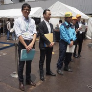 向かって左から東村山市の長谷川課長、東京都の小原課長、西武鉄道の菅原聡担当所長