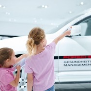 ポルシェ博物館の緊急車両をテーマにした無料の子供向け夏季プログラム「Porsche 4Kids」