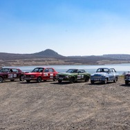 初代『セリカ』など7台、チェコから日本へ1万6000kmをラリー。中央がトヨタ セリカ ST（1977年）