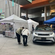 BYDの試乗車は新型の「SEALION 7」、展示車両はドルフィン。価格的にはINSTERとの競合になる。