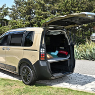車中泊仕様のe:HEV CROSSTAR