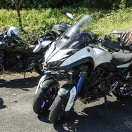 さまざまなバイクが並んだ「My Yamaha Motor cafe」。世にも珍しい「白いナイケン」の姿も