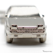 『頭文字D』の86トレノの3Dメタルキーチェーン