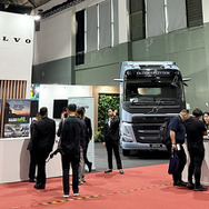 ボルボ・トラックが出展して大型車両を展示
