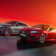 メルセデスAMG CLE 53 4MATIC+ カブリオレ（手前）