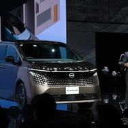 日産自動車 イヴァン・エスピノーサ社長と新型エルグランド（ジャパンモビリティショー2025）