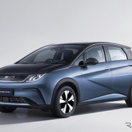 BYD ドルフィン。イオンでは200万円前後から購入できるようにするという。