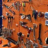 モンゴルのラグジュアリー層を獲得して急成長するトヨタ・ディーラーの裏側に、日本のBP職人あり