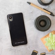 自動車用塗料使用でマツダ車カラーを完全再現した『Roadster スマホケース』