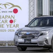 「2025-2026 日本カー・オブ・ザ・イヤー」を受賞したスバル フォレスター