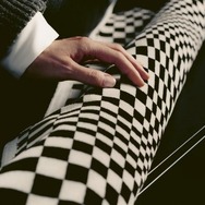 ポルシェが歴史的シート生地を復刻