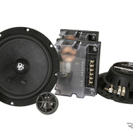 市販カースピーカーの一例（DLS・RCS6.2i）。