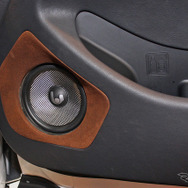 『ブリーズ』（奈良県大和郡山市）にて製作されたオーディオカーの一例。