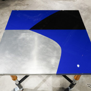 塗装テーブル（R25モデル）のデザインはR25のデザインスケッチがモチーフ