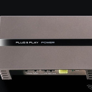 「D級外部パワーアンプ」の一例（プラグアンドプレイ・PLUG＆PLAY POWER）。