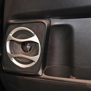 『カーファイ』（神奈川県川崎市）にて製作されたオーディオカーの一例。