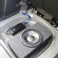 フロントステージの機器類はラゲッジには置かないのもこのクルマの特徴。シンプル仕様となったのはそのため。