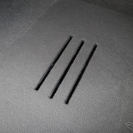 サブウーファーの振動板の上部にはこの通りのスリットが施されている。ボードを被せていても音抜けを考慮した設計。