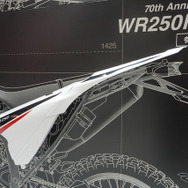 ワイズギアのヤマハ『WR250R/X』向け70周年記念パーツ