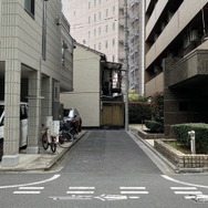 江東区道深37号、西側始点。入ってすぐ左に折れる