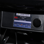 「外部パワーアンプ」が搭載されたオーディオカーの一例（製作ショップ:イングラフ＜青森県＞）。