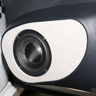 「外部パワーアンプ」が搭載されたオーディオカーの一例（製作ショップ:イングラフ＜青森県＞）。