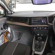 純正を崩さず高音質化、デモカーに見るプロショップの取り付け技術［car audio newcomer］by BREEZE　前編