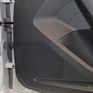 純正を崩さず高音質化、デモカーに見るプロショップの取り付け技術［car audio newcomer］by BREEZE　前編