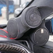 ツイーターにイレイトカーボンALTO、ミッドレンジにMM3、さらにドアミラー裏にはミッドハイのCCWR254をチョイスした。