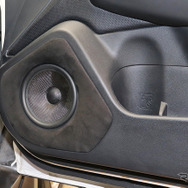 「外部パワーアンプ」が搭載されたオーディオカーの一例（製作ショップ:イースト＜大阪府＞）。