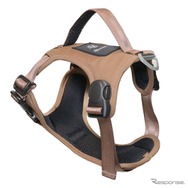 コンビのペットブランド「コムペット」のシートベルトを通すだけの「カーリンク ハーネス」