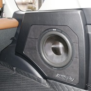 プラドのカーオーディオを大幅刷新！ 3ウェイ化と埋め込みサブウーファーで理想の音へ［car audio newcomer］by SOUND WAVE　後編