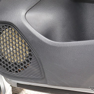 「市販メインユニット」を核にシステムが組まれたオーディオカーの一例（製作ショップ:カーファイ＜神奈川県＞）。