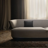 カルロ・コロンボが手がけた新作「エンブレイス」ソファ