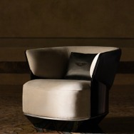 「エンブレイス」アームチェア