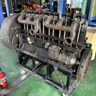 九州大学内燃機関研究室の教材だった、神戸製鋼製の空冷直列6気筒ディーゼルエンジン。状態から判断して「九五式軽戦車」に搭載されることなく、戦前、戦中の旧帝大時代に教材として寄贈されたと思われる貴重なエンジン