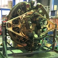 第二次世界大戦時の米国主力戦車「M4シャーマン中戦車」の初期生産モデルに搭載されたコンチネンタル社製の空冷星形9気筒R975エンジン。NPO法人防衛技術博物館を創る会が、コレクターより譲り受けた未使用新品（故障時の交換用に倉庫に保管されていたもの）