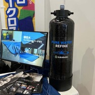 アピカのブースでは、洗車用純水生成ボトルを出品