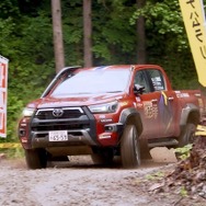 XC-2クラス 3位　マナ・ポーンサリーチョート選手／キティサック・クリンチャン選手組（トヨタ・ハイラックス  FAST FORWARD）