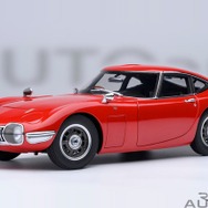 『トヨタ 2000GT』のオートアート製18分の1スケールモデルカー