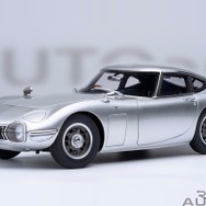 『トヨタ 2000GT』のオートアート製18分の1スケールモデルカー