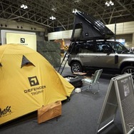 アウトドアブランドと自動車メーカーによるコラボブース