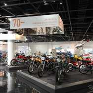 コミュニケーションプラザ2階の車両展示