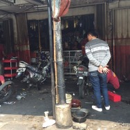 インドネシア二輪車整備工場