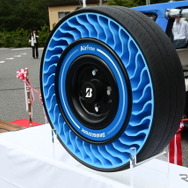ブリヂストンの空気不要タイヤ「AirFree」全国初の社会実装へ、東近江市の自動運転車両に採用