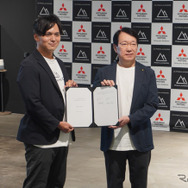 ヒューマノイドロボット量産に向け協業を発表したハイランダーズ増岡宏哉CEO（左）と三菱自動車加藤隆雄会長（右）